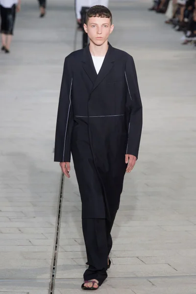 Look 17